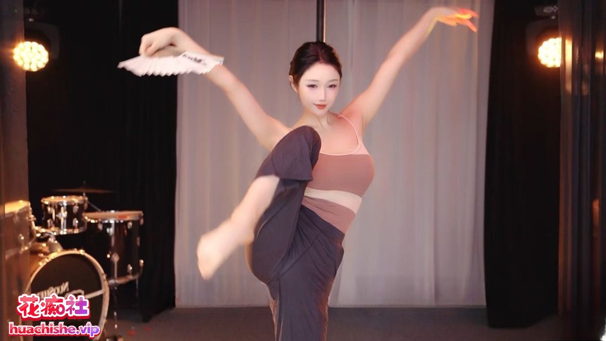 虎牙舞蹈女神【坏空空】25年8月9月热舞精彩截图06
