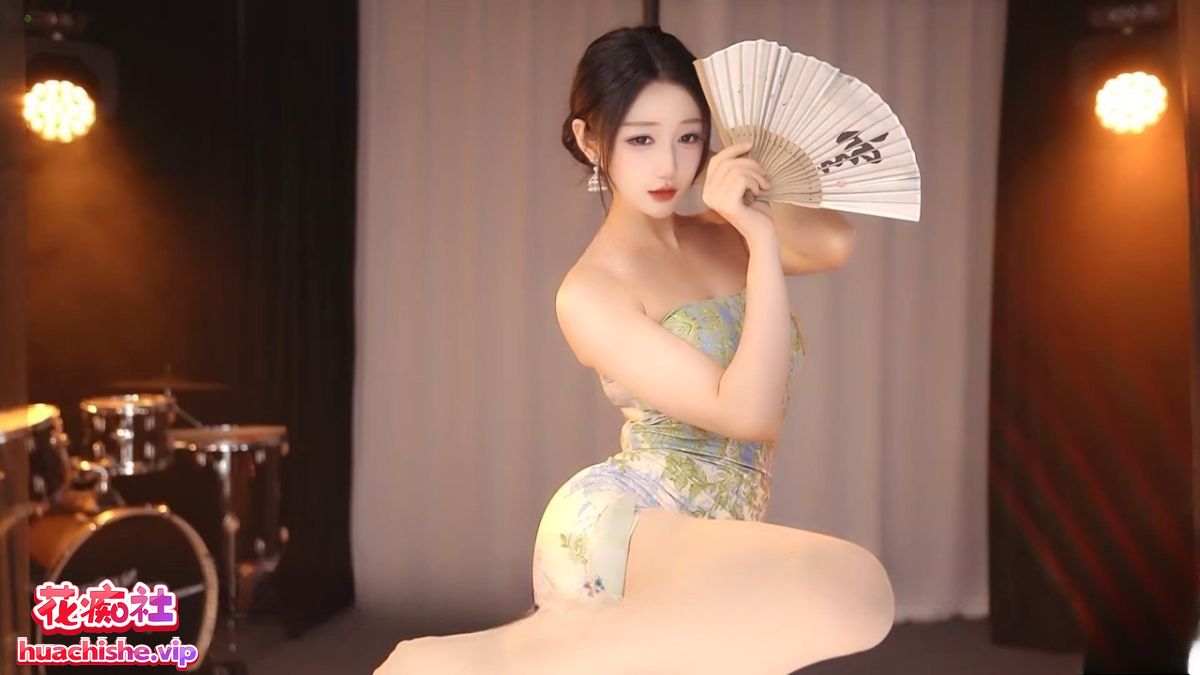 虎牙舞蹈女神【坏空空】25年8月9月热舞精彩截图20