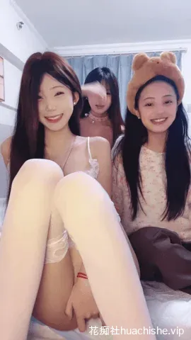 神颜值姐妹 06极品姐妹 下海踩脸狗爬互相女奴调教精彩截图02