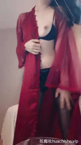 眼镜少妇 暗黑精灵 情趣制服自慰潮吹喷水合集精彩截图02