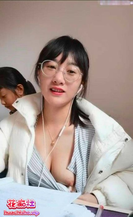 色色的老湿 办公室自慰直播精彩截图07