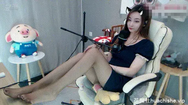 【木又】丝袜足控小号直播高跟诱惑精彩截图01
