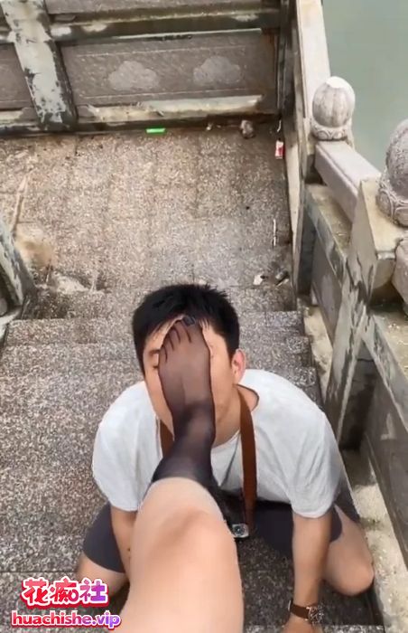 推特【不二犬】足交舔脚舔b调教合集精彩截图02