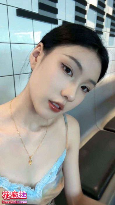 胆胆 露脸私拍自舔福利合集精彩截图08
