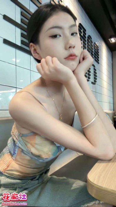 胆胆 露脸私拍自舔福利合集精彩截图07