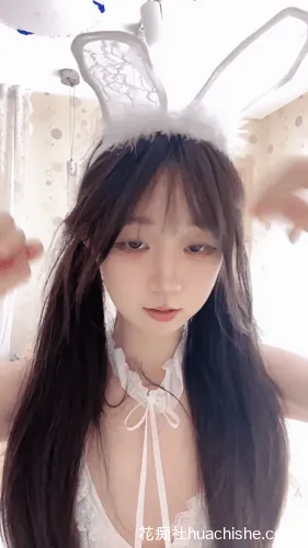 05洛丽塔 全裸骚舞抠穴自慰直播精彩截图13