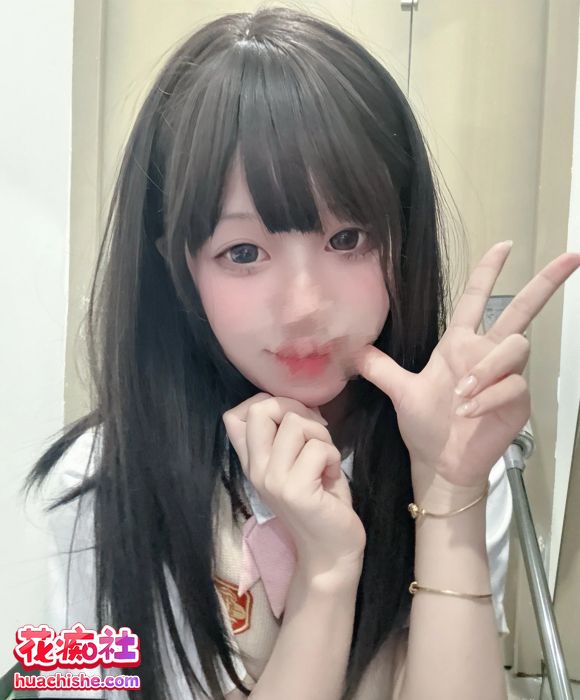 小鱼罐头/香蕉不呐呐 露脸视频精彩截图02
