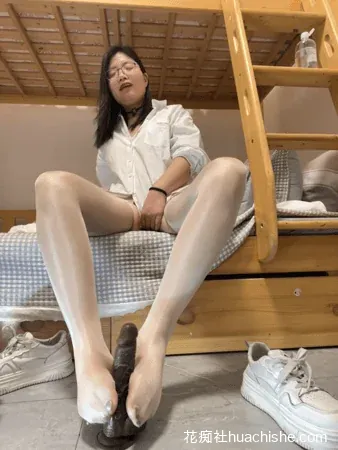SP站眼镜骚妇Nlen_baby 自慰喷水精彩截图03