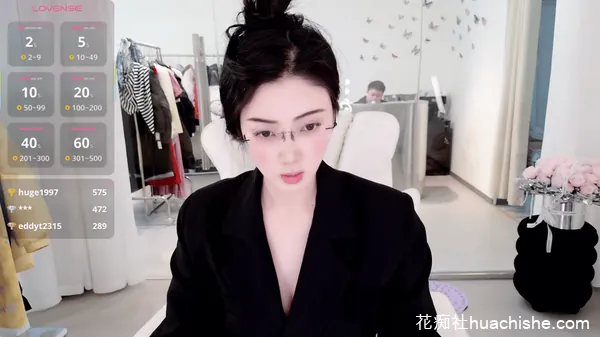 yangyang-777 背着男店员自慰喷水精彩截图01
