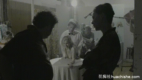 HBO大尺度剧集【堕落街传奇】精彩截图12