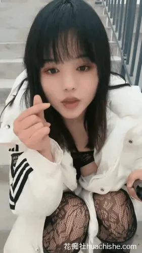葡萄熟透了 户外露出裸奔反差合集精彩截图06