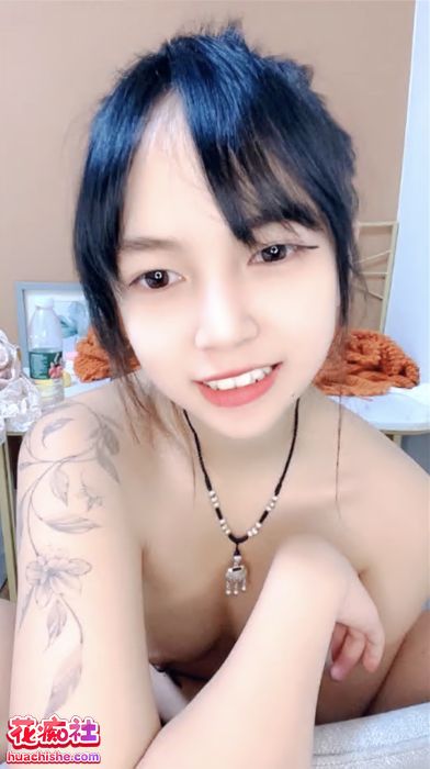 新人萌妹 小土豆 性感丝袜美腿自慰精彩截图02