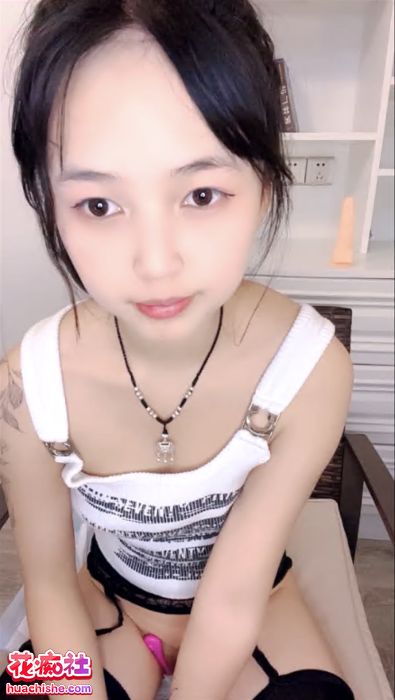 新人萌妹 小土豆 性感丝袜美腿自慰精彩截图07