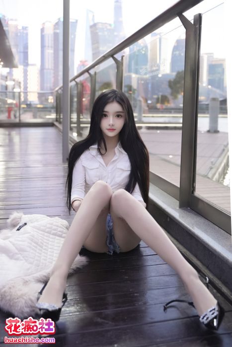 龙雪儿 内部私购原版无水印写真4套精彩截图01