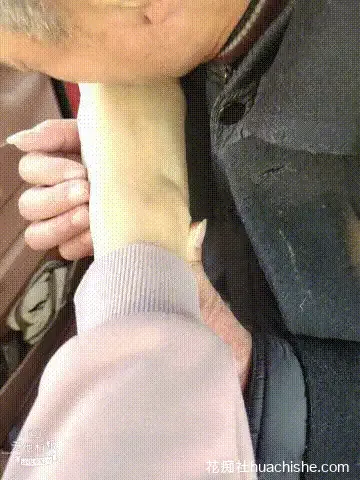 妖媚婷儿 户外露出专业勾引陌生人系列精彩截图09