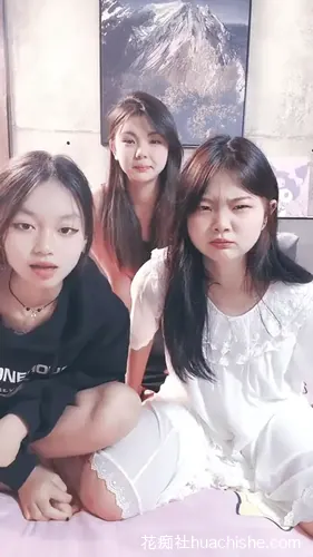 小熊精灵/清纯卡哇伊三小表妹 群P直播精彩截图02