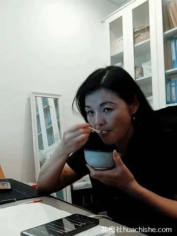 女领导ialnuyoa_h 在办公室边工作边自慰喷水精彩截图07