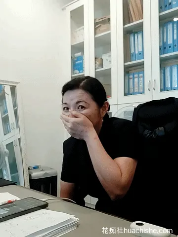 女领导ialnuyoa_h 在办公室边工作边自慰喷水精彩截图08