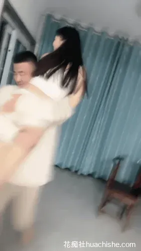 极品浪浪 倒立嗦屌双飞乱交啪啪精彩截图09