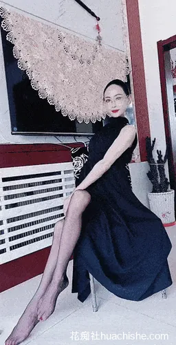 70后美妈妈 黑丝旗袍勾引儿子口爆吞精乱伦精彩截图04