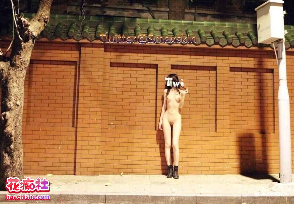Smaxskin 各种人前露出3P啪啪精彩截图10