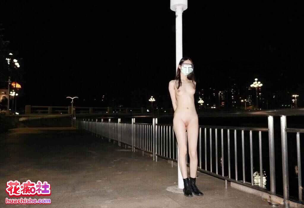 Smaxskin 各种人前露出3P啪啪精彩截图14