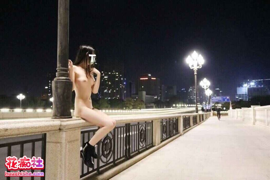 Smaxskin 各种人前露出3P啪啪精彩截图15