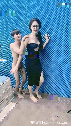 小西瓜黑白配 换妻群P精彩截图01