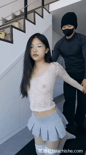 软软07女大/蝙蝠侠大战小母狗 调教眼镜学姐精彩截图02