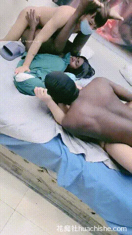 小西瓜黑白配 换妻群P精彩截图09