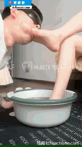 不二犬buerquan 黑丝白袜臭脚骚逼踩射精彩截图12