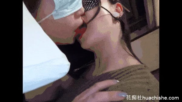 国产女女接吻精彩截图09