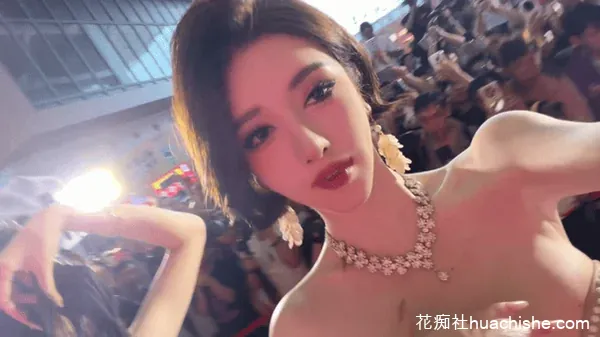 抖音397W粉顶级车模 小喵大宝 资源合集 [411v25p+1.36G]