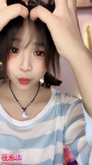 06小妞儿 黑白丝袜脸穴同框道具自慰精彩截图14