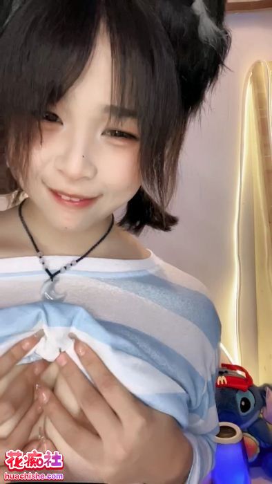 06小妞儿 黑白丝袜脸穴同框道具自慰精彩截图15