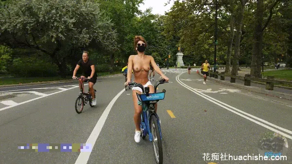 BralessForever 欧美户外人前露出精彩截图05