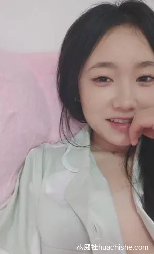 【顶点】甜美外加小风骚 黑丝扳穴自慰精彩截图07