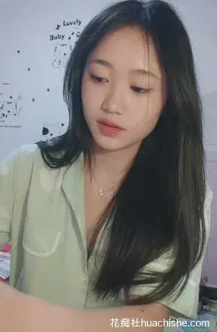 【顶点】甜美外加小风骚 黑丝扳穴自慰精彩截图10