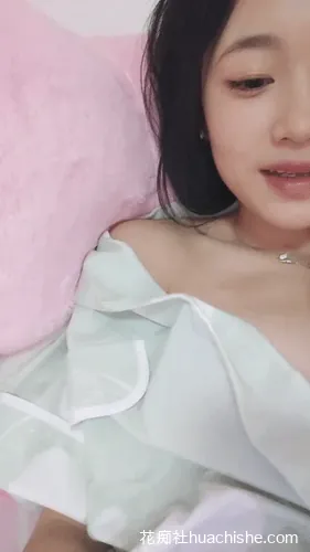 【顶点】甜美外加小风骚 黑丝扳穴自慰精彩截图13