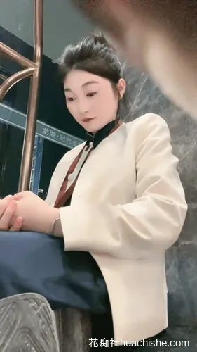 【诱惑巧克力】上班直播厕所大秀精彩截图03