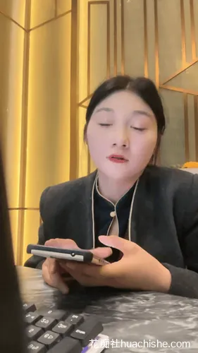 【诱惑巧克力】上班直播厕所大秀精彩截图05