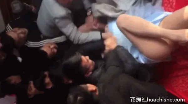 收集了国内的低俗婚闹合集精彩截图02