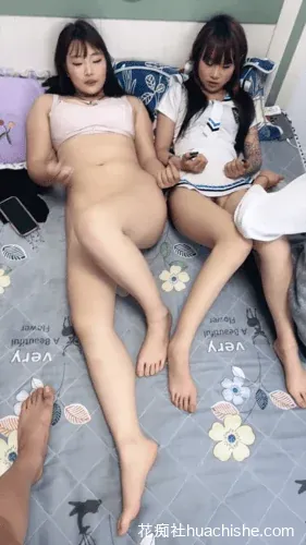 小师妹的蜜唇 无套骑乘后入群P内射精彩截图15